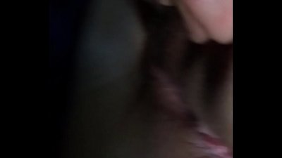 С приятелка в колата